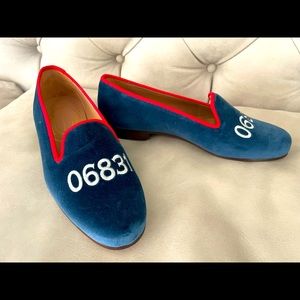BRAND NEW NEVER WORN WOMENS STUBBS AND WOOTON. French Blue velvet w/ Red piping.